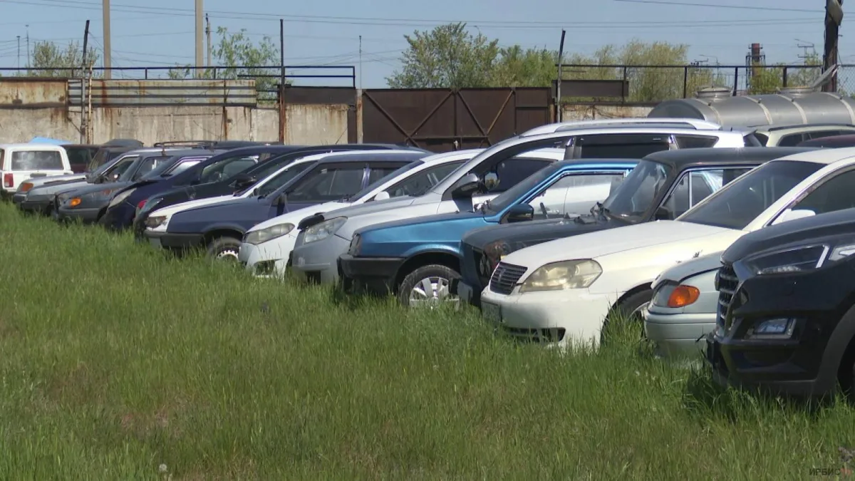 Ржавые мечты: десятки автомобилей превращаются в пыль на штрафстоянках Павлодара
