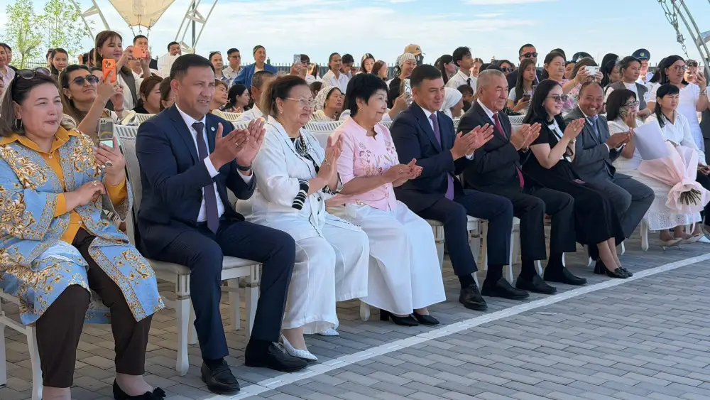 ТУРКЕСТАН: ЦЕРЕМОНИЯ ВЫПУСКА В ШКОЛЕ №32 — ОТЗЫВЫ УЧИТЕЛЕЙ И ПОДДЕРЖКА МОЛОДЕЖИ