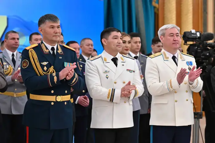 Международное признание: награждение героев МЧС Казахстана в преддверии Дня защитника Отечества