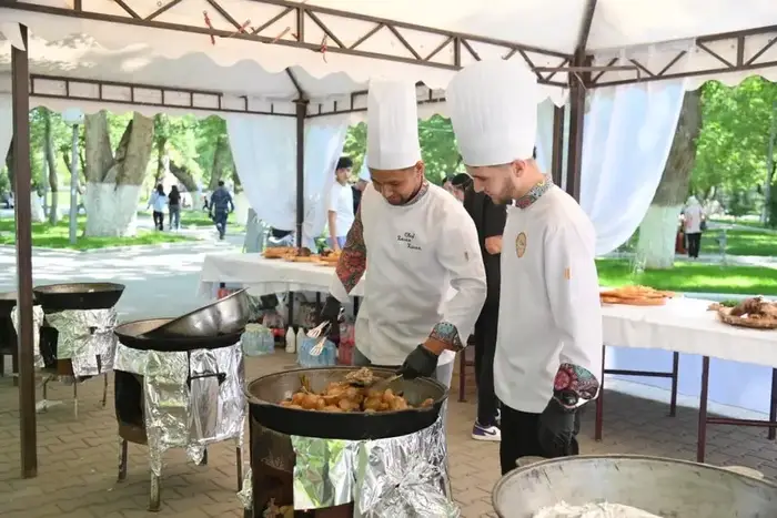 В ШЫМКЕНТ СОСТОЯЛСЯ ФЕСТИВАЛЬ «БІРЛІК ДАСТАРҚАНЫ» (8)