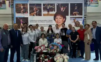 Легенда мировой гимнастики Нелли Ким посетила чемпионат Алматы среди юных спортсменок