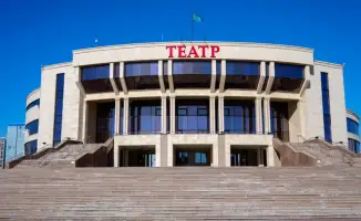Русский театр в ВКО отметил 90-летие и получил автобус в подарок