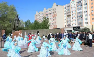 Церемония памяти Алии Молдагуловой укрепляет связь поколений и уважение к историческому наследию