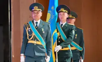 В сердце Атамекена звучит гимн защитников Отечества: торжественное собрание с акимом Нариманом Торегалиевым