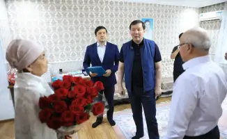 Асхат Шахаров наградил выдающихся жителей Актобе в День города