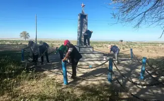 Жетісу: уборка памятников войны в рамках "Таза Қазақстан"