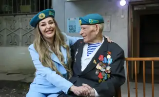 Алматинские военнослужащие устроили «оркестр памяти» для ветерана-десантника Виктора Карповича