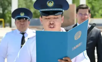 В Жетысайском районе прошел строевой смотр, подчеркивающий важность подготовки силовых структур и признание заслуг ветеранов