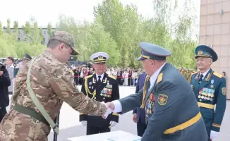 Военная присяга для 400 выпускников в Астане