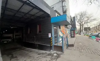 В Алматы сносят незаконный домик, построенный на песке правовых норм
