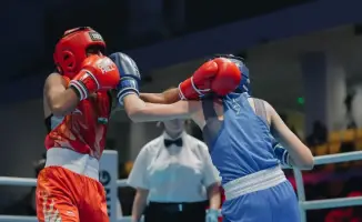 Казахстанская боксерша Нургуль Сахи завоевала золото чемпионата Азии, одержав уверенную победу над узбекской соперницей в весовой категории до 67 килограммов.