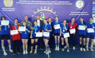 Школьницы из Караганды завоевали бронзовую медаль на республиканском турнире по гандболу в Казахстане