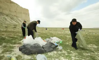 Аким Мангистауской области Нурдаулет Килыбай возглавил акцию по уборке природной зоны Айракты
