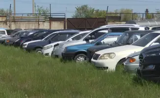 Ржавые мечты: десятки автомобилей превращаются в пыль на штрафстоянках Павлодара