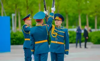 Плац-концерт в Астане ко Дню защитника Отечества с роботами и дронами