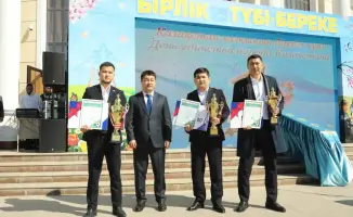 В Мангистау прошло торжественное мероприятие ко Дню единства народа Казахстана с награждением победителей турнира по мини-футболу.