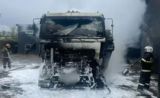 Павлодар столкнулся с последствиями пожара на грузовике: эвакуация и временные перебои в движении транспорта