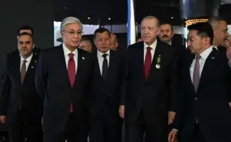 Президенты Казахстана и Турции, Касым-Жомарт Токаев и Реджеп Тайип Эрдоган, посетили международный центр искусственного интеллекта Alem.ai, где ознакомились с последними достижениями в области технологий и инноваций. В рамках визита была проведена презент