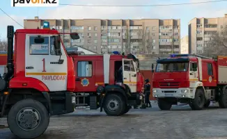 Герой из Павлодара: прохожий потушил огонь и спас детей
