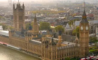 Смягчение санкций Великобритании против России: последствия для глобального топливного рынка на фоне конфликта США и Израиля с Ираном