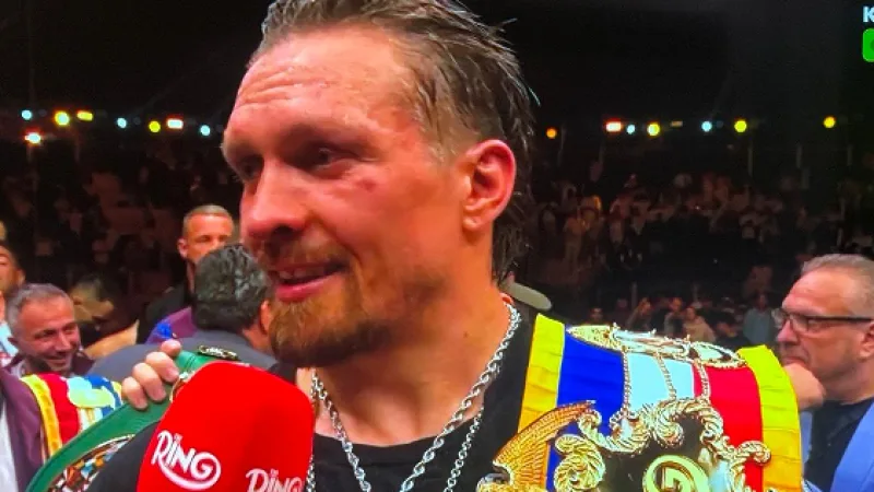 Украинец Александр Усик подтвердил титул чемпиона мира WBC в супертяжелом весе, победив голландца