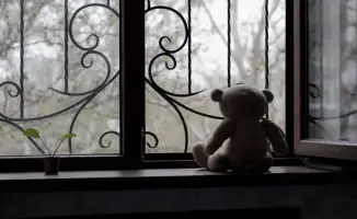 Трехлетний ребенок из Аксу скончался после падения с третьего этажа