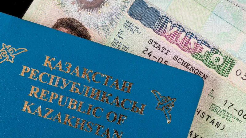 МИД Казахстана призывает граждан заранее оформлять визы в Европу
