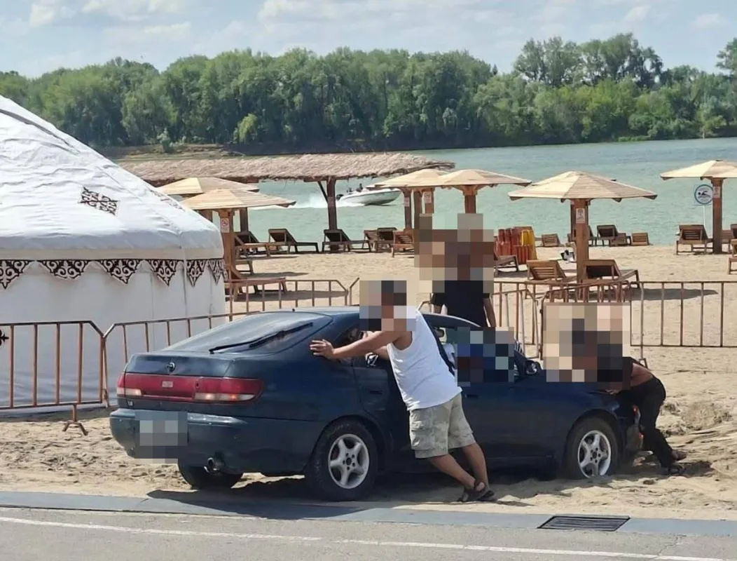 Павлодарец на автомобиле шокировал отдыхающих на городском пляже