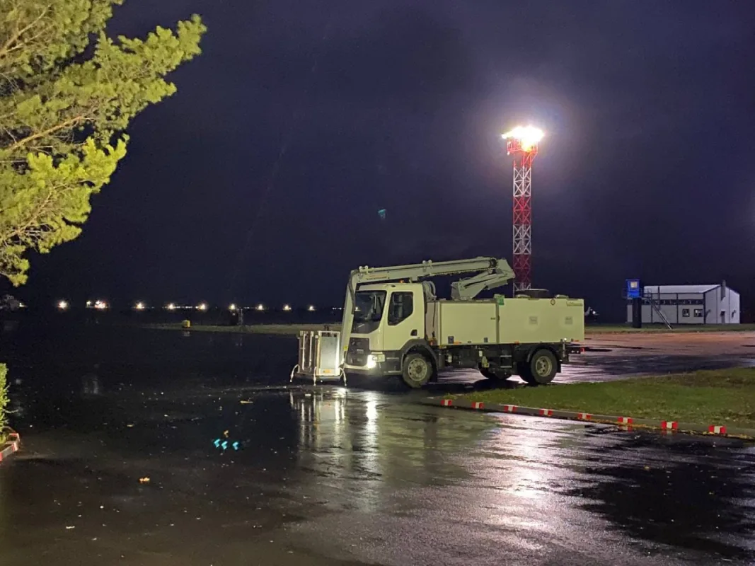 Снег и сильный ветер: отмена рейсов FlyArystan из Павлодара