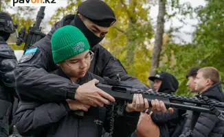 Павлодарские школьники знакомятся с работой международных спасателей и прокуроров